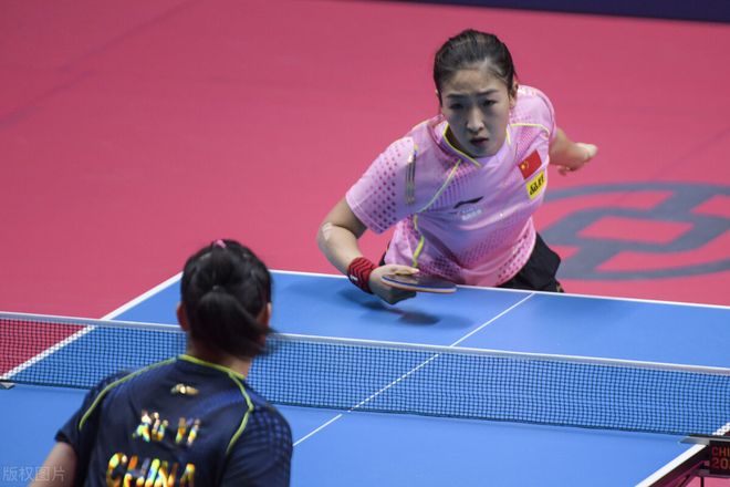 他在赛后采 他在赛后采